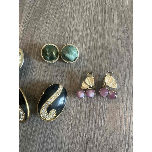 5 pairs of Vintage Clip on Earrings Carolee Sarah Coventry And Lisner Assorted - Picture 3 of 4